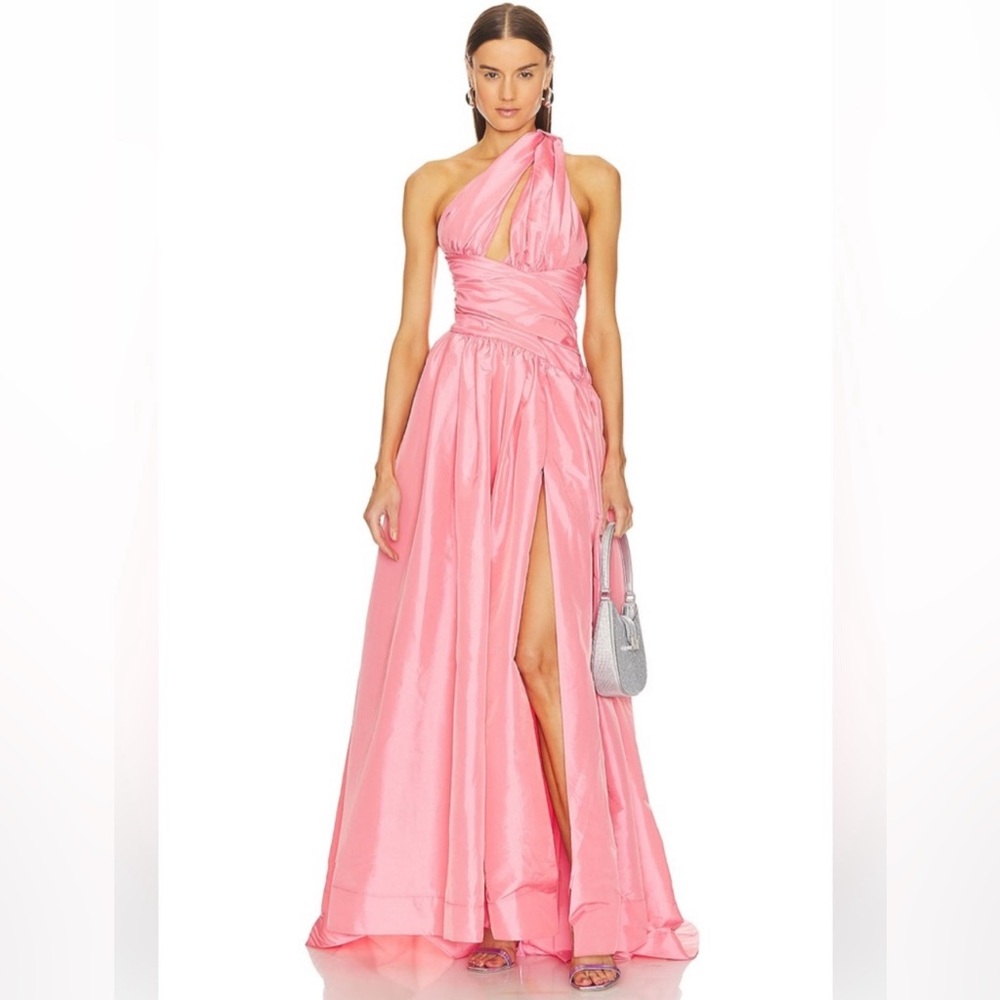 BMWT. NBD Chey Dress in Pink revolve size M Bust 36-38
Waist 29 Hips 39-40 $498